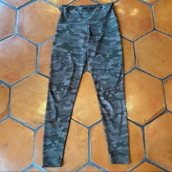 Onzie Flow High Rise Leggings M/L Medium Large Green Camouflage Camo Full Length - Picture 2 of 8